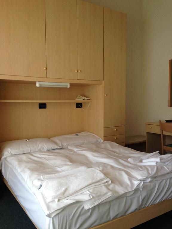 Hotel Olisamir Cavedago Quarto foto